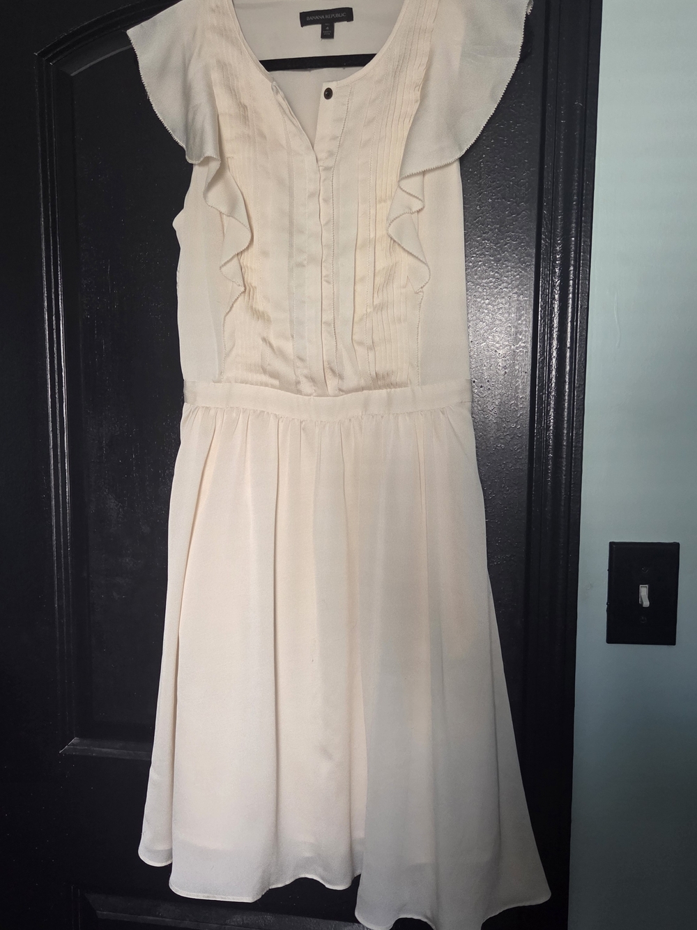 Banana Republic Size 4 Tall Cream Ruffle-Front Dress